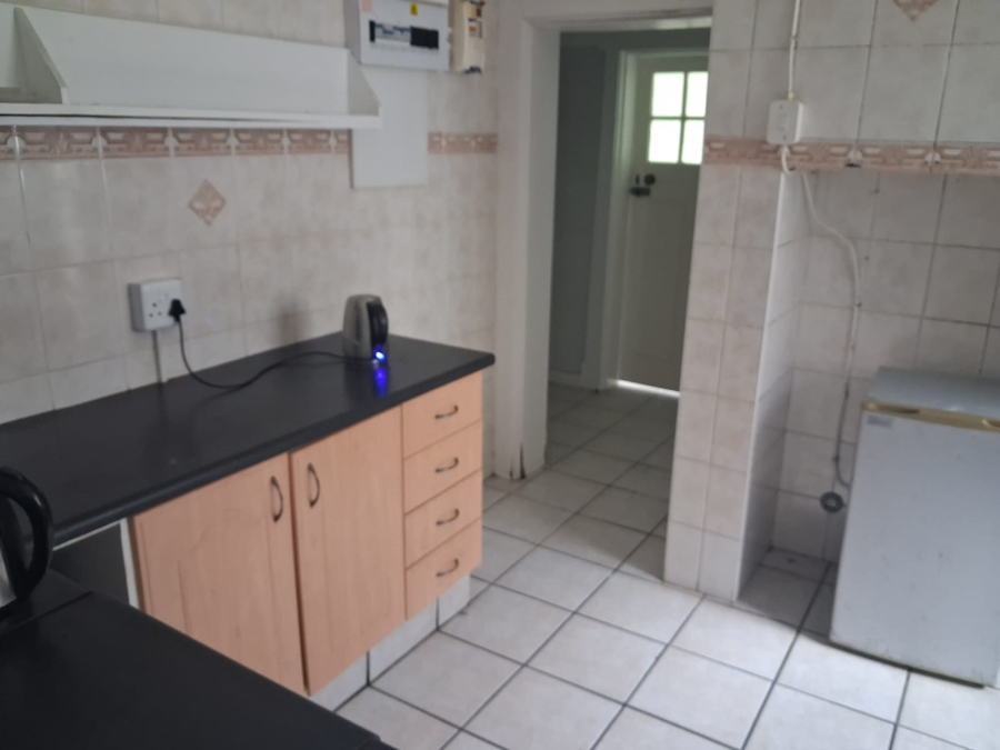 To Let 1 Bedroom Property for Rent in Quigney Eastern Cape